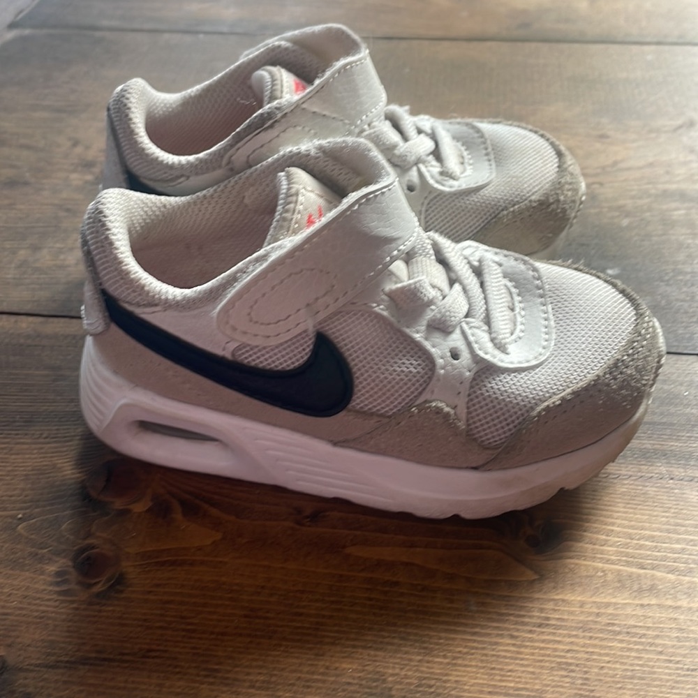 Nike Kids' White and Beige Sneakers - Picture 3 of 5